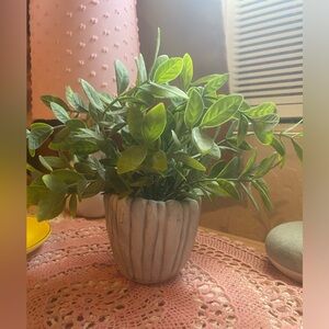 Faux 🪴 herb Planter for room decor in pot VGUC